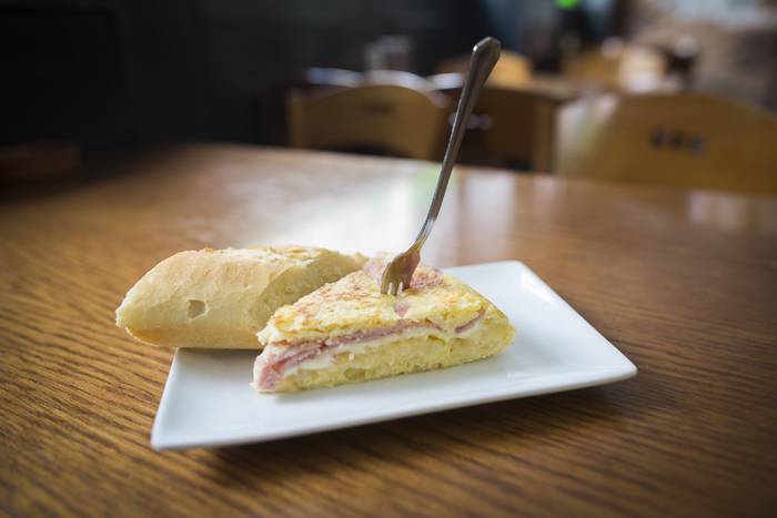 Ume gaixoei jolasak erosteko 762 euro batu dituzte pintxo-ekimen batez, Erandiogoikoan
