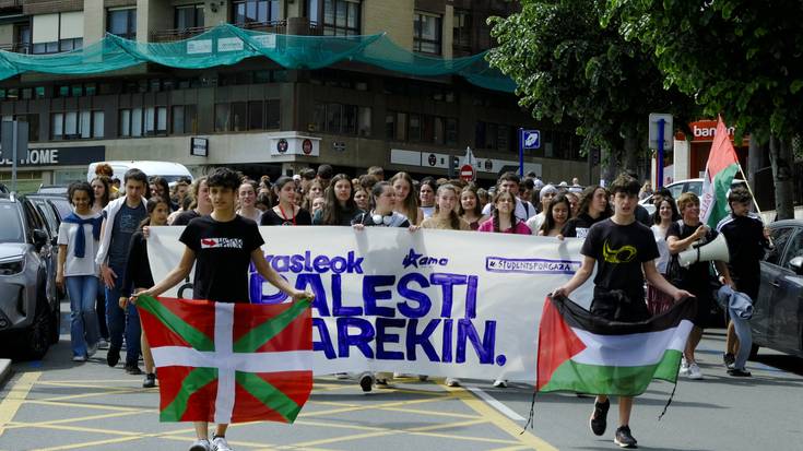 Uribe Kostako ikasleak ere kalera atera dira Palestinaren alde