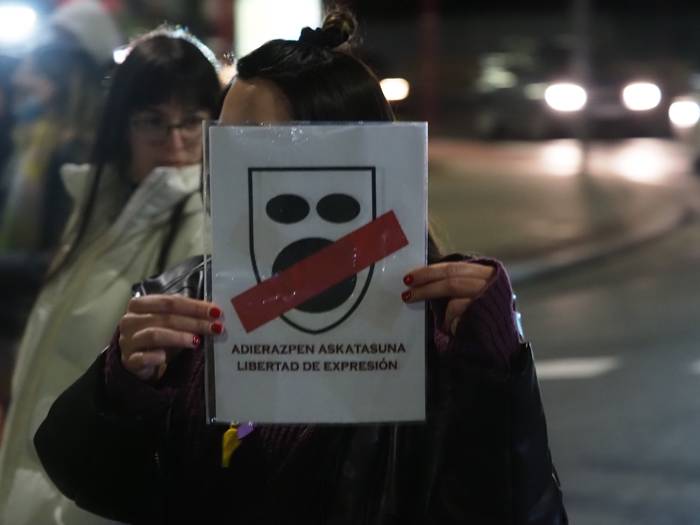 Udalaren zentsura pairatu dutela salatu du Leioako mugimendu feministak