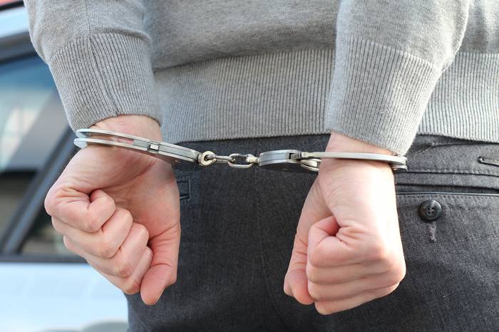 Ertzaintzak 37 urteko gizonezko bat atxilotu du Plentzian, genero-indarkeria egotzita