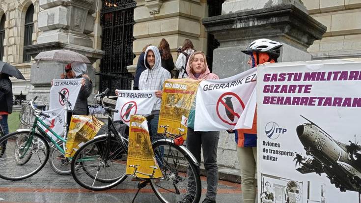 Gerraren eta gastu militarraren kontrako bizikleta martxa egingo dute zapatuan Bilbotik Getxora