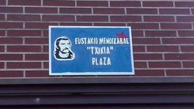 Txikia plazaren izena defendatzea eskatu du EH Bilduk