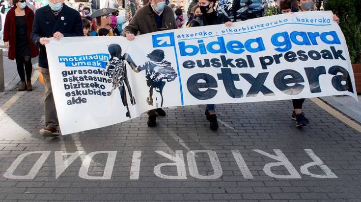 Euskal presoen etxeratzearen aldeko mobilizazioak deitu dituzte urtarrilaren 9rako Uribe Kostan