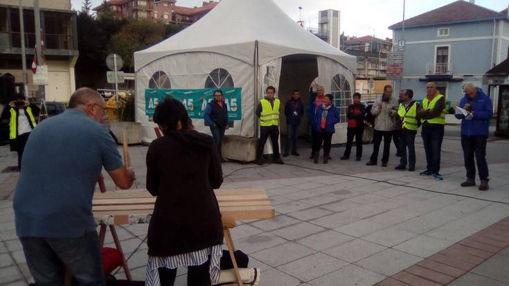 Hona eta Kataluniara begira daude gaurko herri-kontsultak