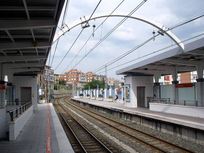Sopelako metroaren maiztasuna handitzeari buruzko mozioa bozkatuko dute gaurko osoko bilkuran, besteak beste