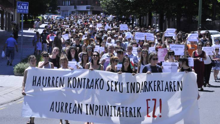 Umeen kontrako indarkeriaren "zigorgabetasuna" salatu dute 800 lagunek Algortan
