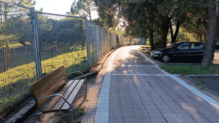 Gorlizko banku zahar eta hondatuak aldatzen ari da tokiko Udala