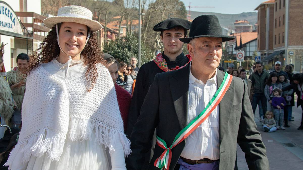 Zuberoako Maskaradak Berango hartu zuen martxoaren 5ean Otxandategi Dantza Taldearen eskumenez