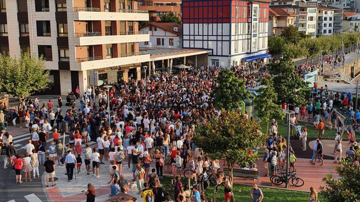Ehunka herritarrek gaitzetsi dute Plentzian adingabe batek jasandako sexu-erasoa