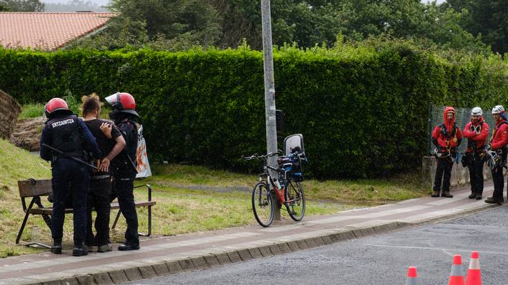 Otxantegi Herri Lurra husteko operazioan atxilotutako kidearen epaiketa atzeratu dute, astelehenera arte