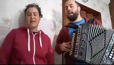 Kanpomartxo eta Berango Kantari, etxealdiari aurre eginez
