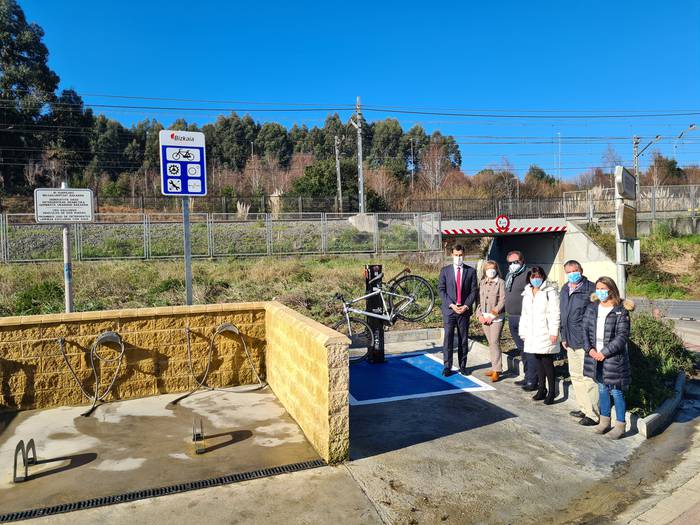 Bizikletak konpontzeko sei puntu berri jarri ditu Aldundiak Uribe Kostan