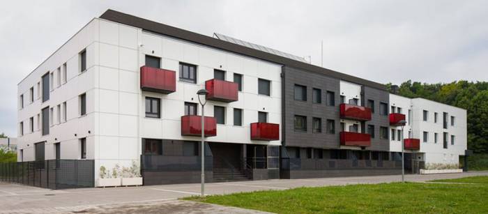 Akatsak zuzentzeko epean daude Telleriako etxebizitzen eskatzaileak 