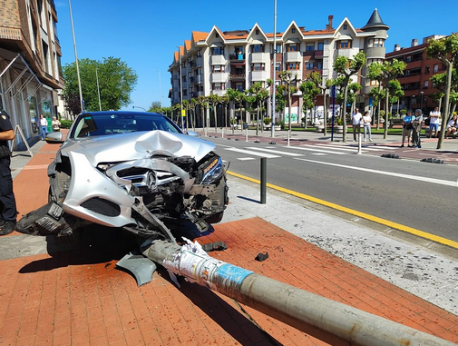 Zauriturik gabeko auto istripua jazo da Sopelan