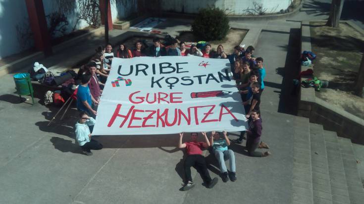 Erreformen inposizio guztien aurrean ikasleok borrokan