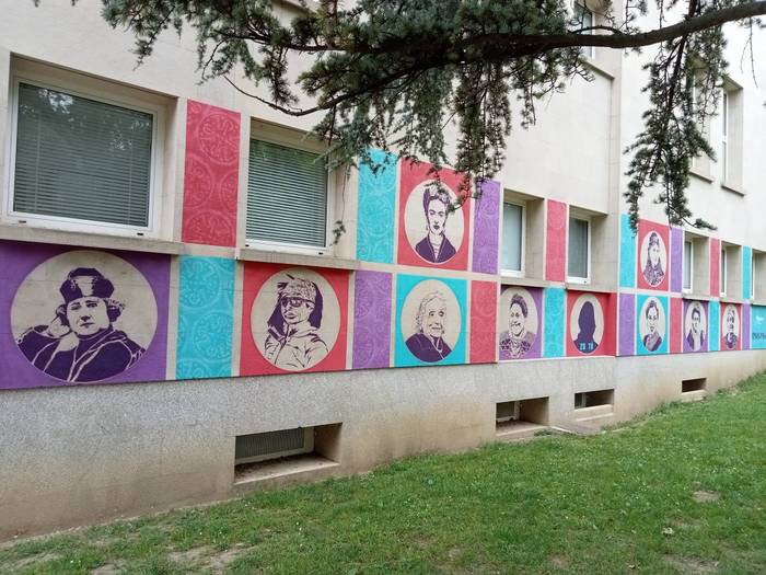 Berdintasunaren aldeko horma-irudi berria margoztu dute Sopelako udaletxean