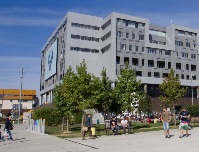 Leioako campusean gailu su-eragile bategaz egindako erasoa gaitzesteko elkarretaratzea egingo dute gaur