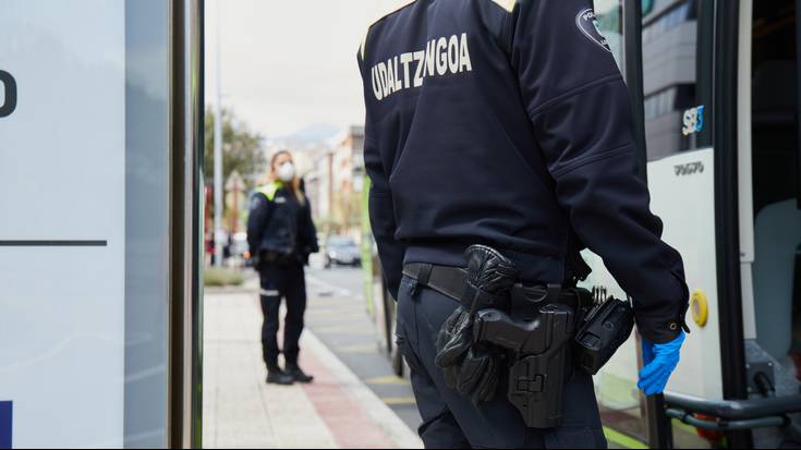 Bi gizon atxilotu dituzte Leioan emakume bati lapurtzen saiatzeagatik