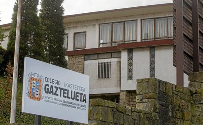 Abusuak salatu dituen gaztearen gurasoek ez dute baztertzen Gaztelueta salatzea