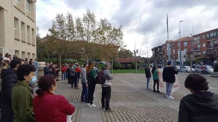 "SOS ostalaritza eta dendak" aldarrikatu dute Sopelan