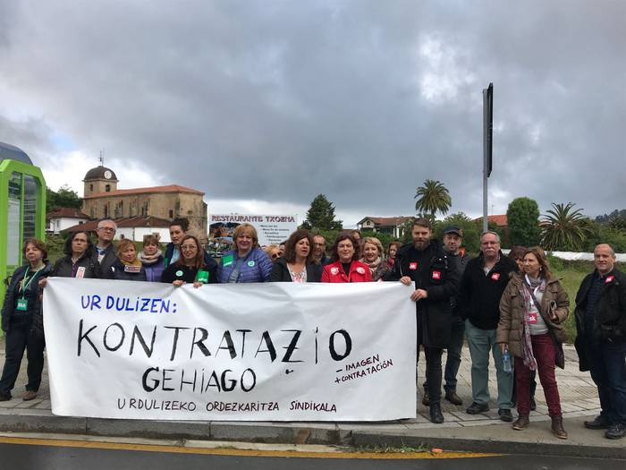 Urdulizko ospitalean langile gehiago kontratatzeko eskatu dute sindikatuek