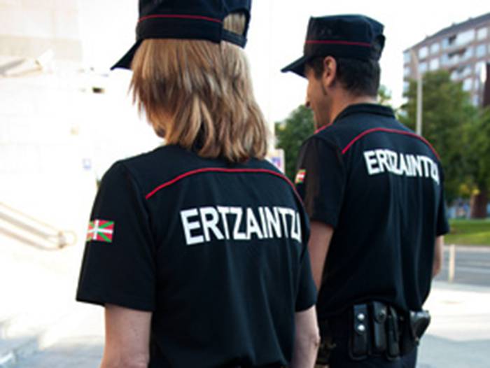 Urdulizko baserri batean lapurtzea egotzi diete lagun biri