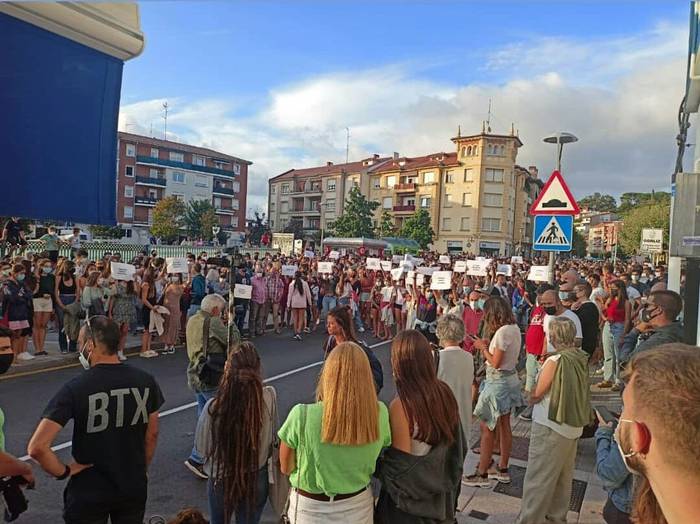 "Haserrea eta amorrua" adierazi dute herritarrek Plentzian