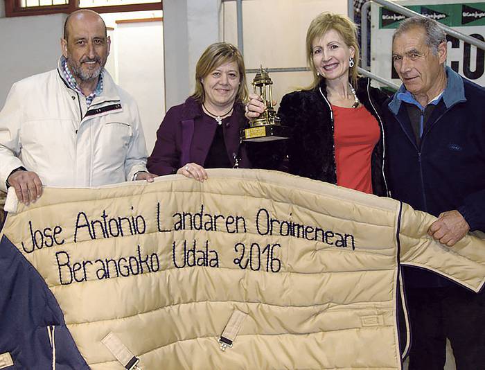 Berangok berriz ere oroitu du Jose Antonio Landa alkatea zena