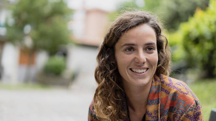 Lizar Begoña: "Poesiak hizkuntzarekin jolasteko aukera ematen du, zuzen-zuzenean"
