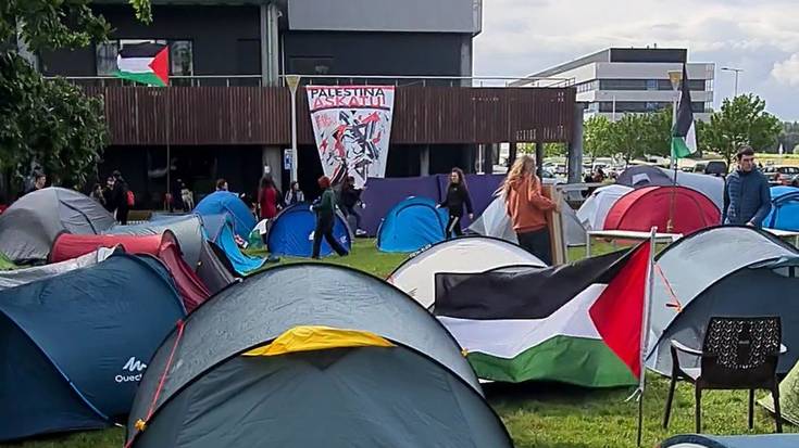 Palestinaren aldeko kanpaldia abiatu dute Leioako EHUko campusean