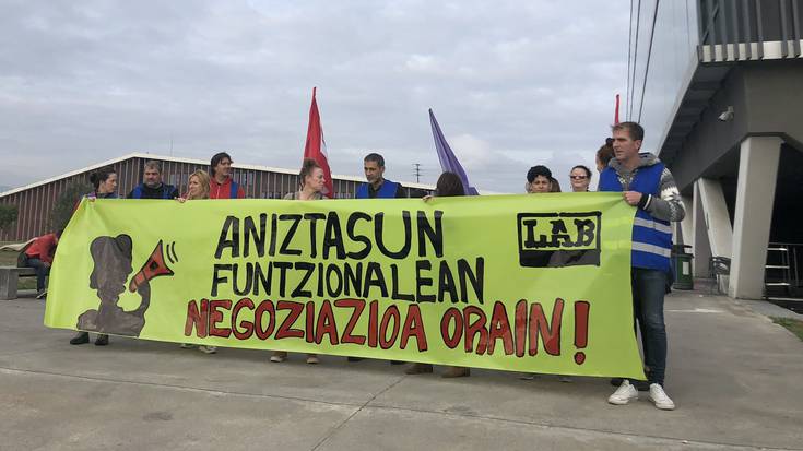Aniztasun funtzionaleko sektoreko langileak: "Oso erreta gaude eta gutxietsiak sentitzen gara"