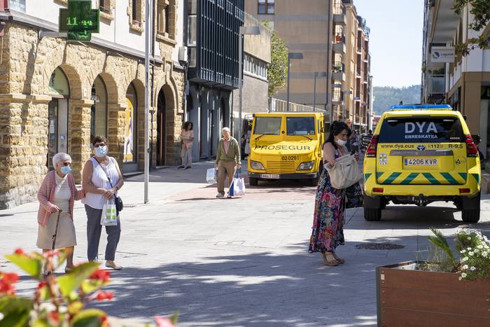 Eskalada etengabe baten ondoren, atzemandako positiboak gutxitzen hasi dira eskualdean