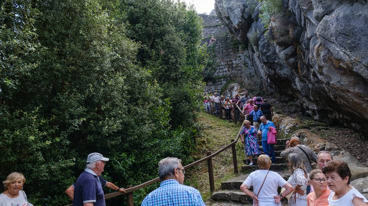 Santa Marinako baselizan elkartu dira Sopela eta Urdulizko lagunak