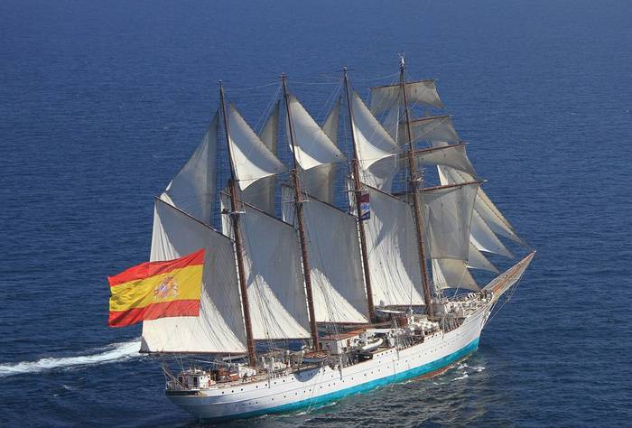 'Juan Sebastian Elcano' ontzia Getxon egotearen aurkako martxara deitu dute