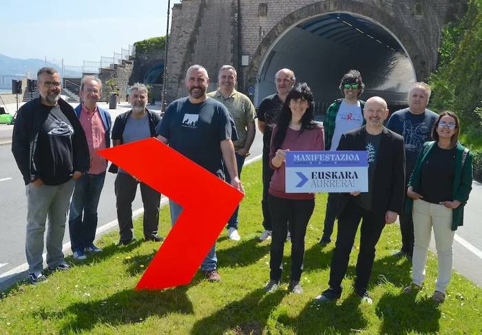 Euskara Aurrera ekimenaren manifestaziora joateko autobusa antolatu du Bizarra Lepoan elkarteak