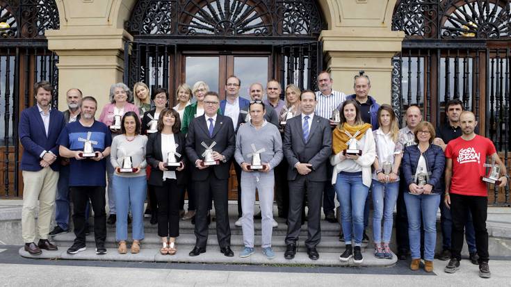 Jarduneko alkateak, Imanol Landak, eta beste 14 zinegotzik Getxoko Udalbatza utzi dute