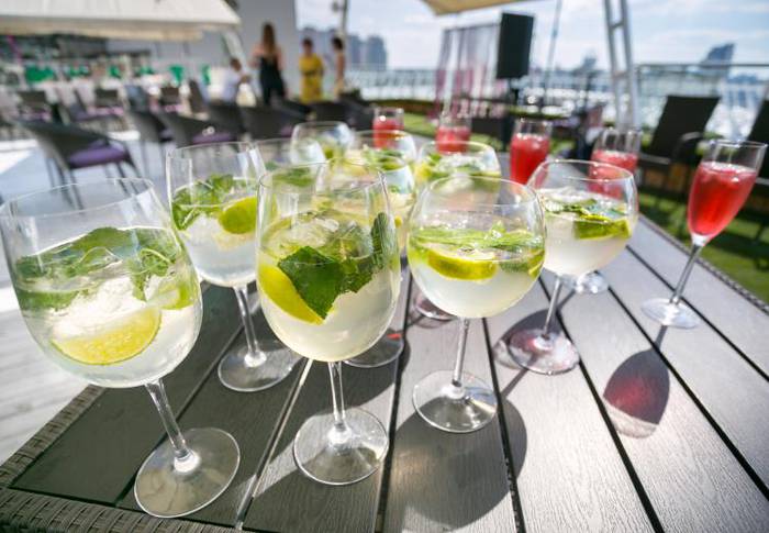 Gin-tonic vs zinema-sarrera