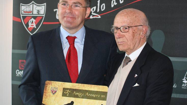 Hil da Heliodoro Lafuente, Arenaseko ohorezko presidente eta lehenengo bazkidea