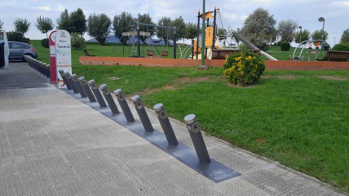 Getxoko Udala hasi da BizkaiBizi instalatzen, Bizkaiko Foru Aldundiaren bizikleta elektrikoen sistemako geltokiak