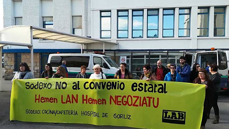 Gorlizko ospitaleko kafetegiko beharginak, lan-hitzarmenaren kontra