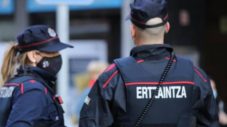 Getxoko ikastetxe bateko irakasle bat ikertzen ari dira lau adingaberi sexu-abusuak egitea egotzita