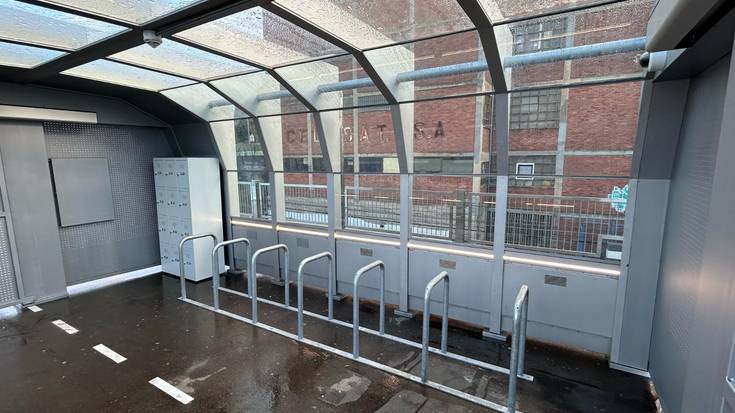 Metro Bilbaoko bizikleta eta patineteentzako lehen disuasio-aparkalekua estreinatu dute Leioan