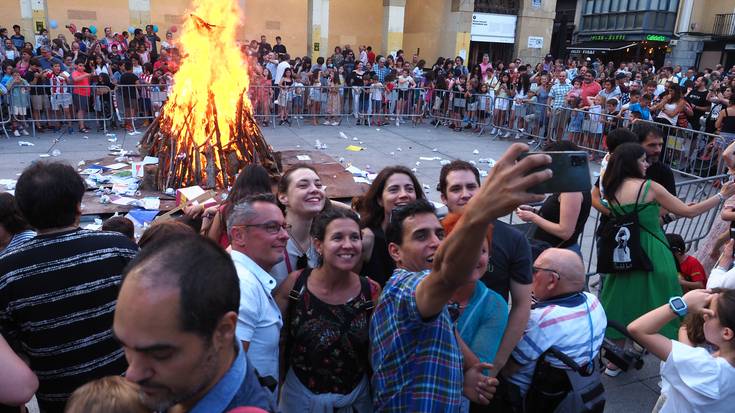Umeek ere San Juan bezperako sua ospatu ahal izan dute Algortan