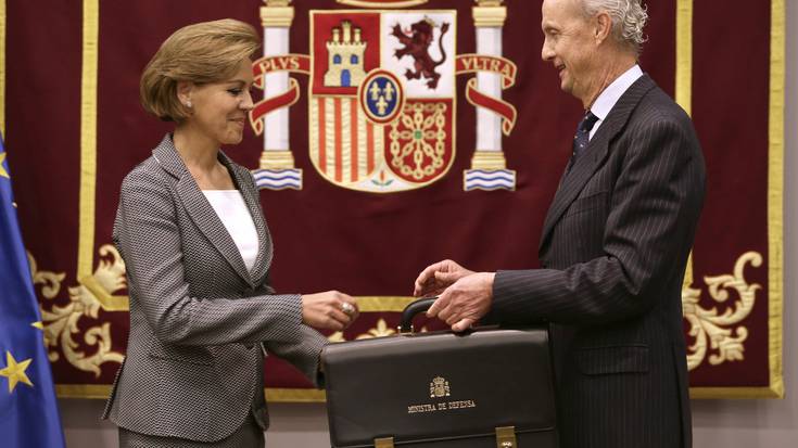 Pedro Morenések utzi du Defentsa Ministerioa