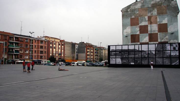 Areetako Xake plazaren horma-irudia ordezkatzeko proiektuagaz emango diote hasiera Miren Larrea Muralismo Sariketari