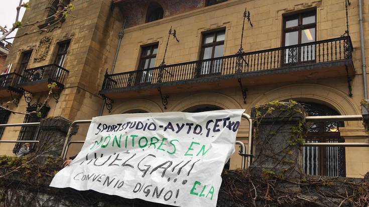Getxo Kirolakeko monitoreek greba abiatu dute