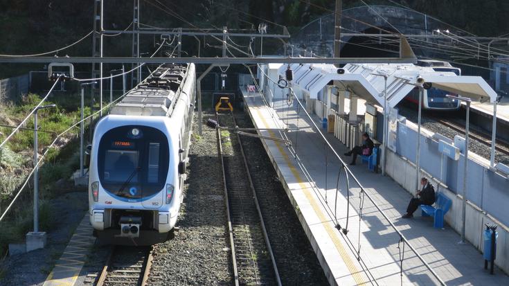 Lutxanako trena mantentzea eskatu diote Euskotreni