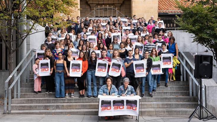 Azaroaren 30eko greba feminista orokorragaz bat egiteko agerraldi jendetsua egin dute Algortan