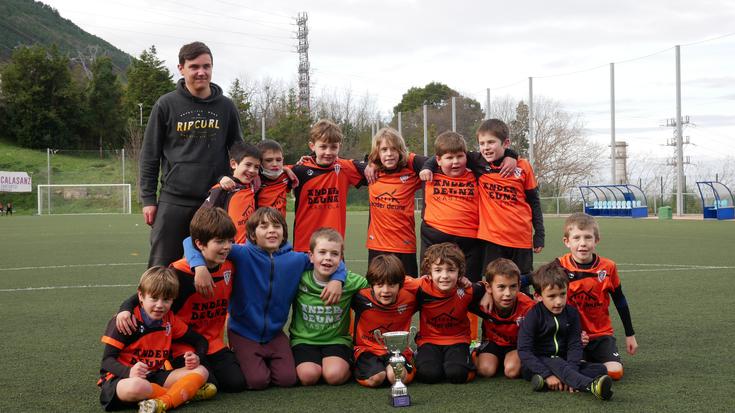 Ander Deunako LH 3. mailako futbol-taldeak irabazi du Santurtziko Dinamo San Juanek antolatutako txapelketa