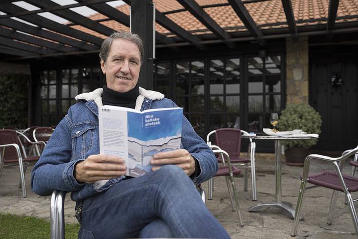Joseba Santxo: "Istorio xumeak bere, kontateko modukoak dira. Liburu honen atzean filosofia horixe dago"